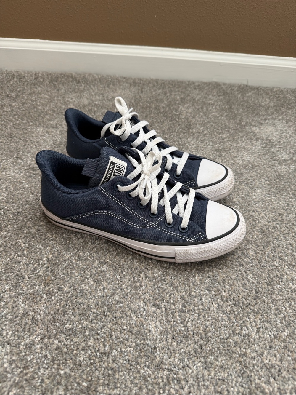 Converse Low-Top Canvas Sneakers in Navy Blue Size 7.5